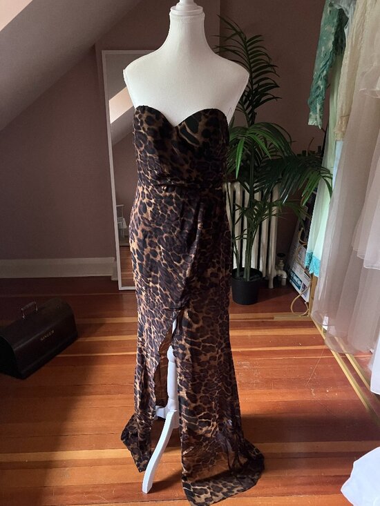 Dresses & Skirts - Leopard print tan & black sweetheart neckline evening gown long high-low dress